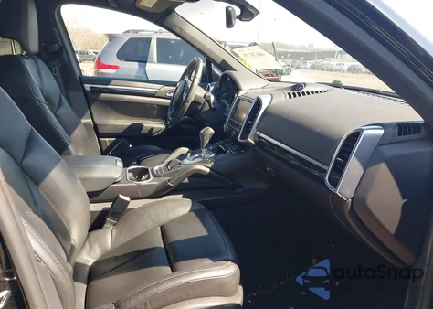 2014 Porsche Cayenne z USA, uszkodzony, nr VIN WP1AA2A28ELA03682